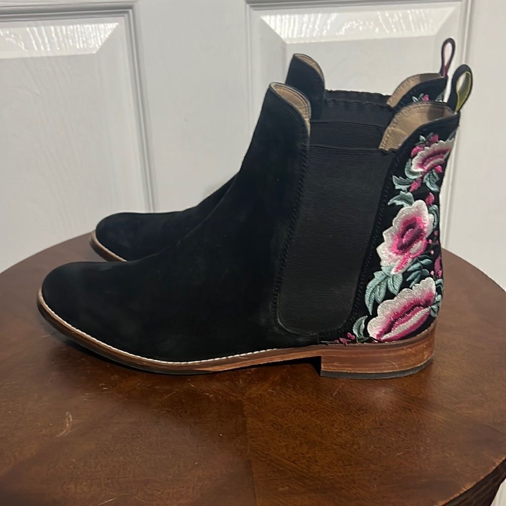 🔥JOULES CHELSEA Ankle Boots Booties Black Suede floral embroidered - Sz 9 - EUC